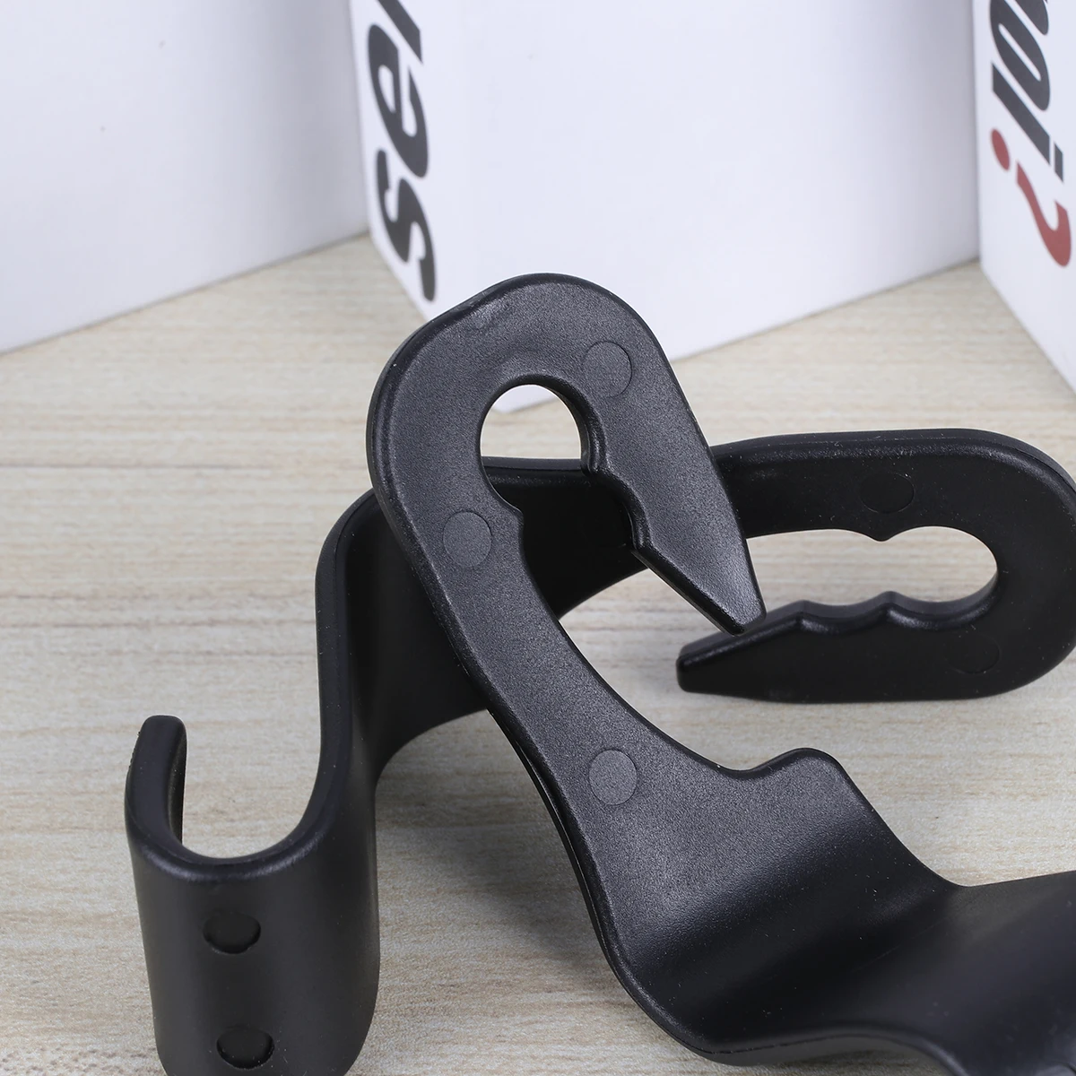 

4pcs Car Hooks Durable Material Storage Solution Multi-functional Back Seat Concealed Grocery Clothes Umbrella Handbags Water