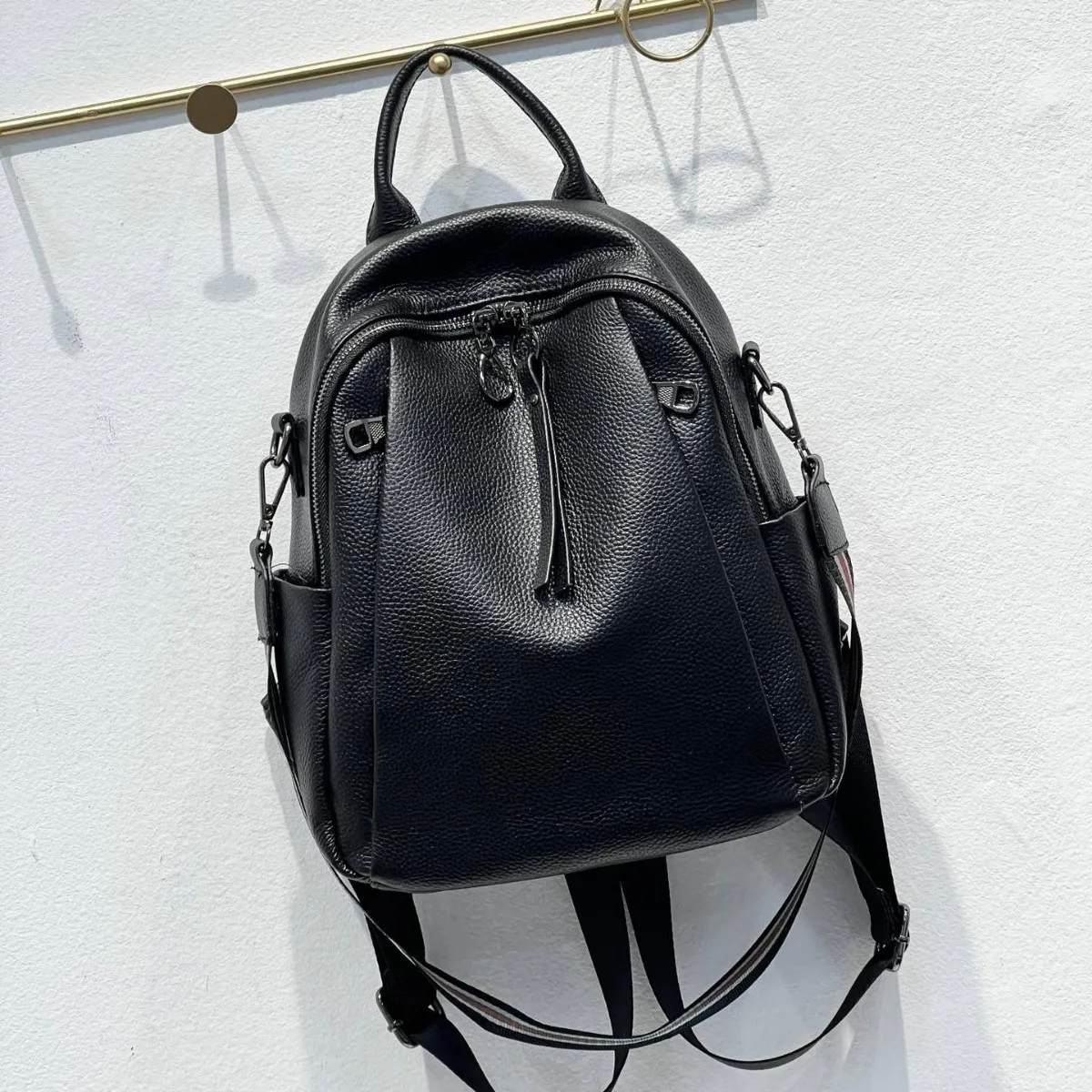 

2025 New First-layer Cowhide Backpack Women's Large-capacity Travel Bag, College Student Quality Backpack