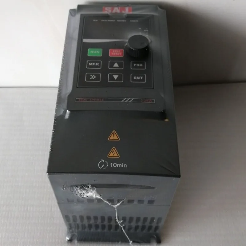 Inverter single-phase 220 three-phase 380V motor water pump fan frequency conversion VM1000B