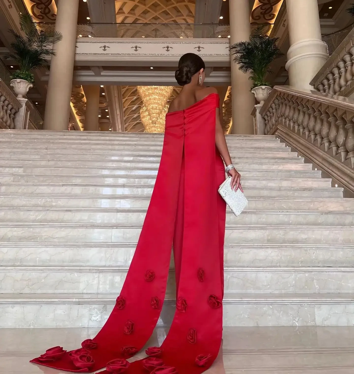 Abito da sera rosso di alta qualità con spalle scoperte Fiori 3D Applicazioni in pizzo Abiti da ballo in raso Abiti da spettacolo Robe De Soiree