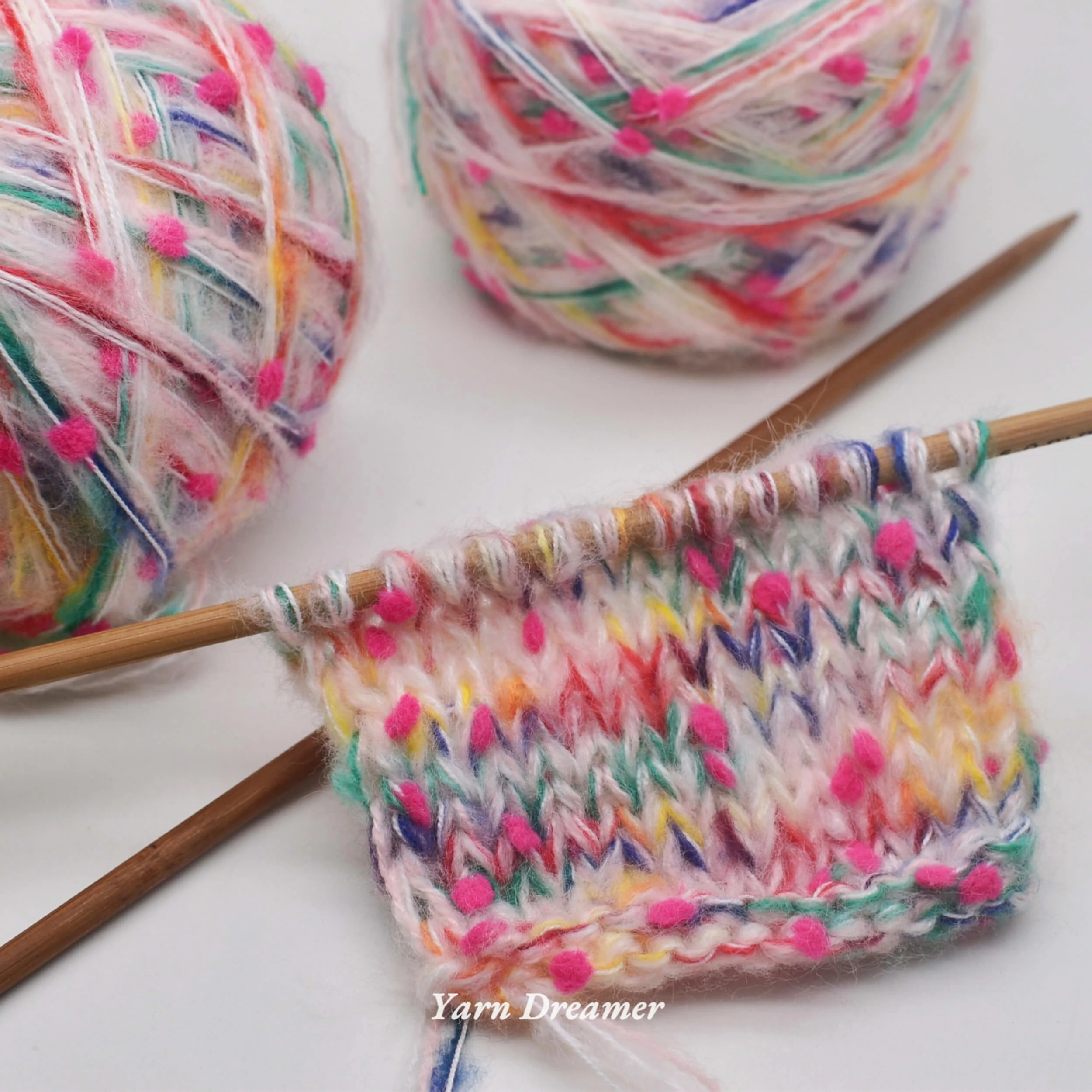 

Rainbow Gradient Knitting Yarns Aesthetic Pink Blended Ombre Chunky Yarn for Crochet accessories Thick Fluffy Yarn in Bulk