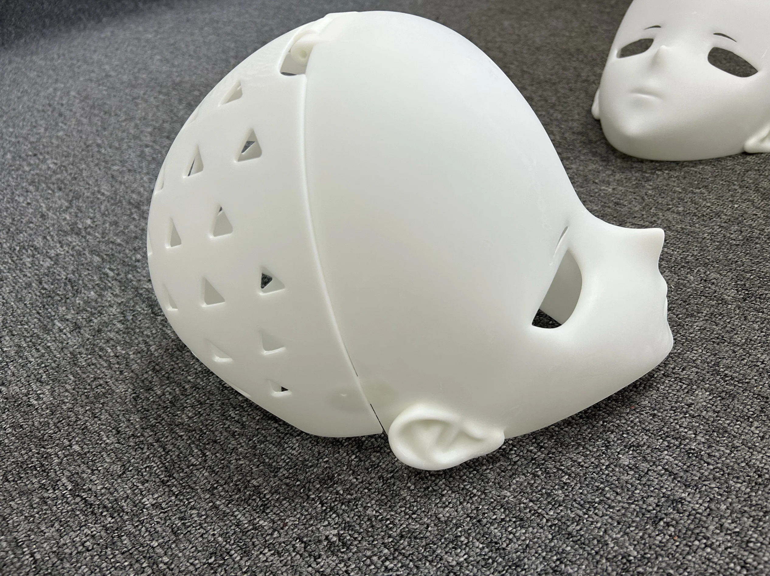 Anpassen Charakter Junge/Bily Kigurumi Halbkopf mit Schloss Anime Cosplay Kigurumi Maske