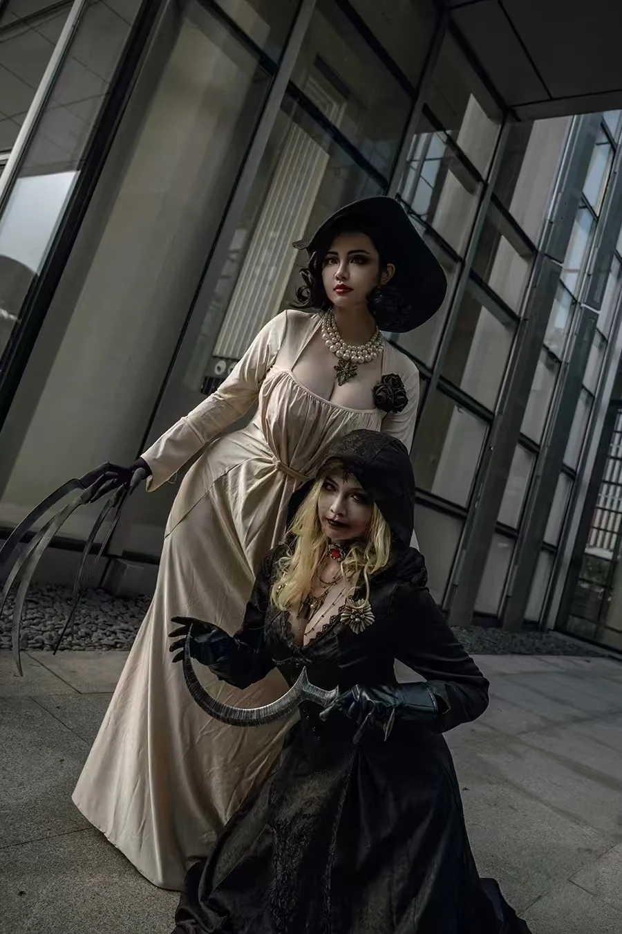 متوفر في المخزون سيدة العثة الشر تأثيري فانتازيا قرية مصاص دماء سيدة ديميتريسكو زي المرأة فستان أسود هالوين كرنفال حفلة البدلة