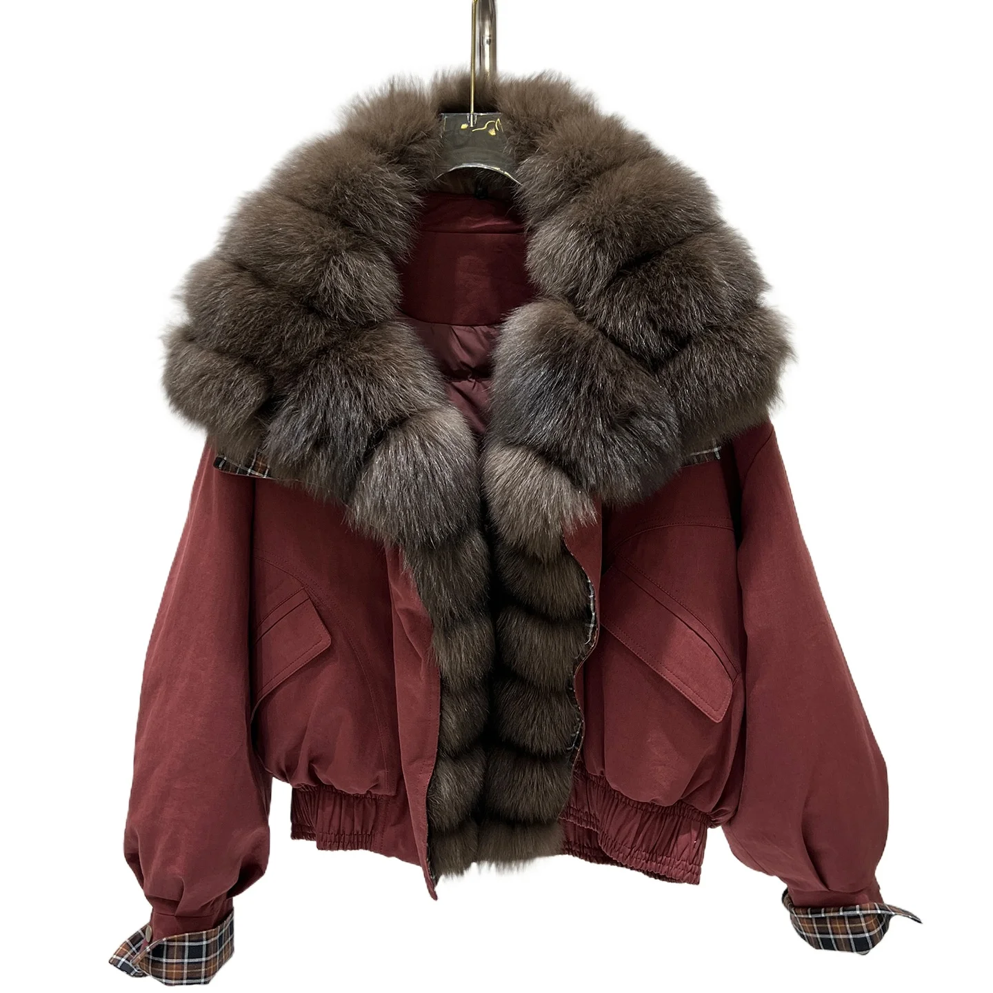 

2025 new down jacket women's pie to overcome the contrast color fox fur collar thickened warm foreign style versatile coat tide