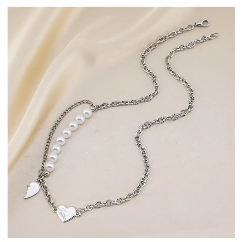 

The new heart-shaped titanium steel spliced thick necklace is a fashionable hip-hop fringe collarbone chain for women