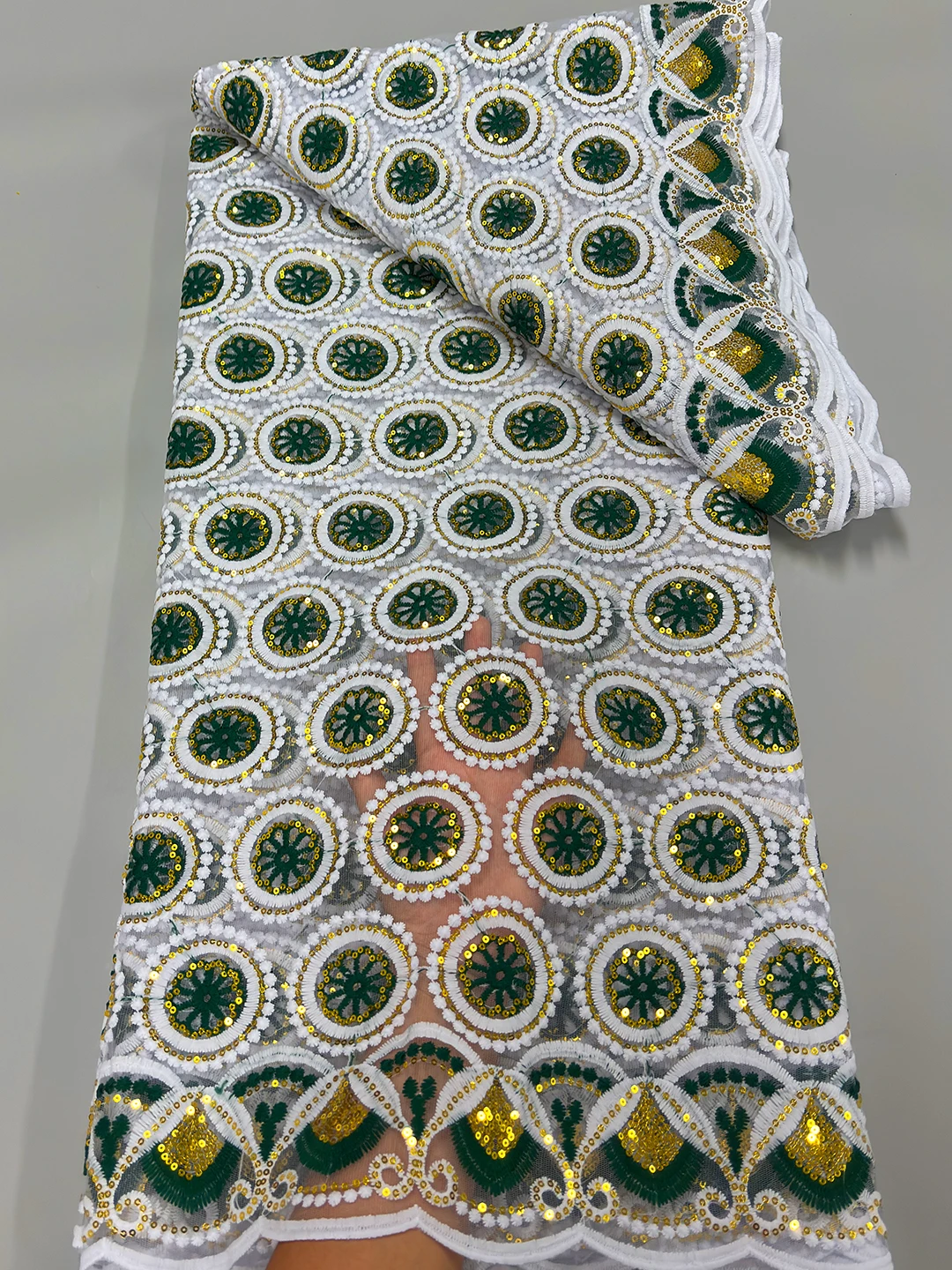 

2025 Высококачественная нигерийская кружевная ткань с блестками, африканская сетчатая кружевная ткань, французское молочное шелковое кружево с блестками для шитья свадебного платья