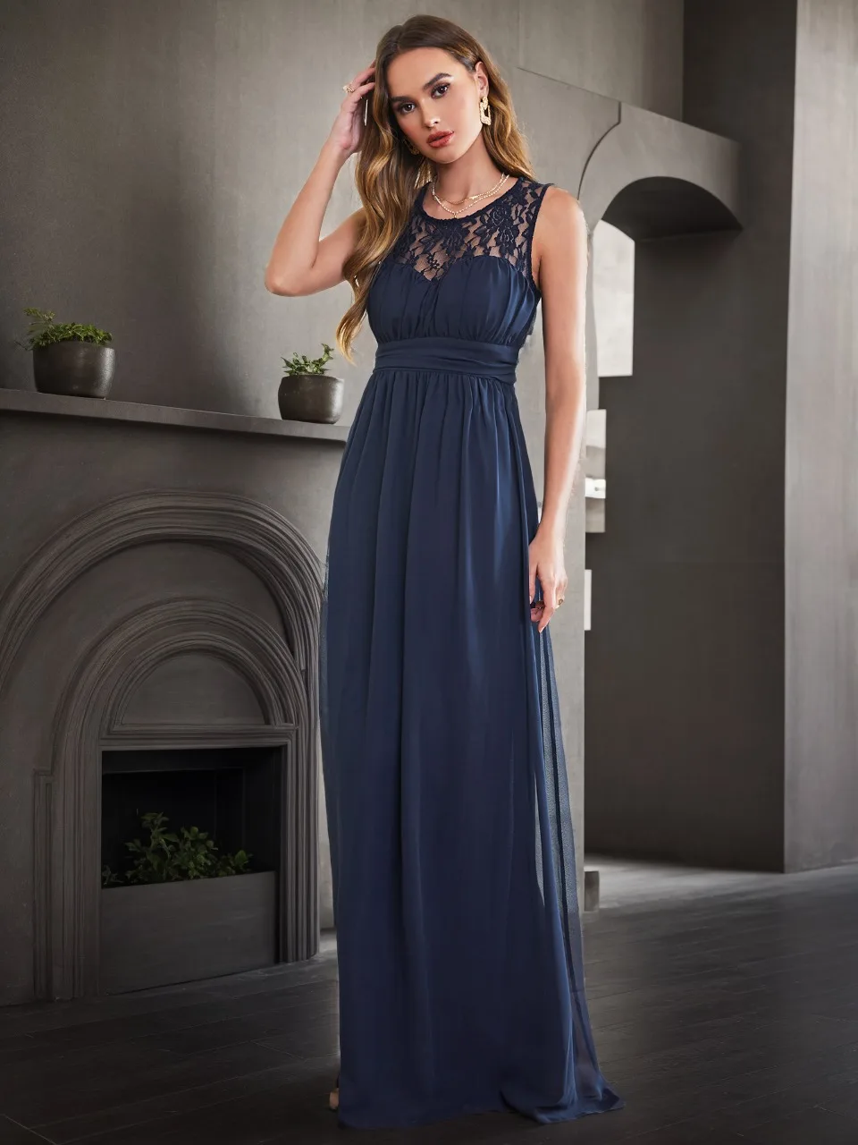 Robes trapèze empire pour femmes, dos en dentelle florale, col rond, sans manches, longue robe en mousseline de soie, taille plissée, longueur au sol, robes de soirée