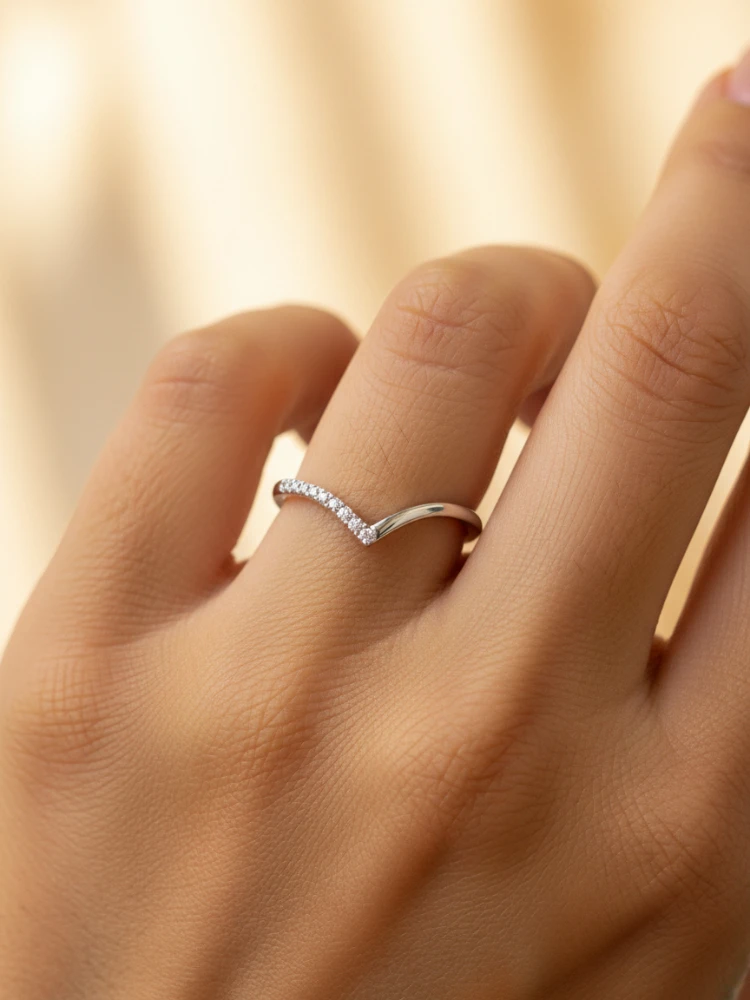 خاتم من الفضة الإسترليني عيار 925 بسيط على شكل حرف V من الزركون للنساء الذكرى السنوية والخطوبة وحفلات الزفاف مجوهرات راقية عالية الجودة