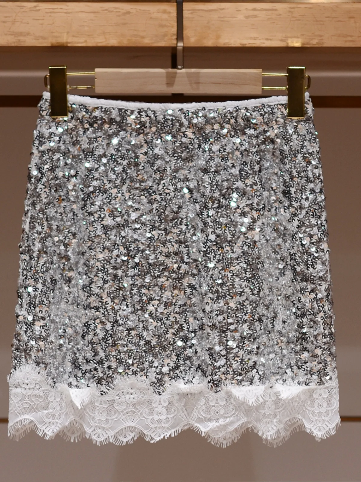 Schlankmachender Rock mit hoher Taille und Pailletten-Spitzen-Design. Ele Ladylike Commute Sle A-Linien-Rock von Xian für den Herbst 2025