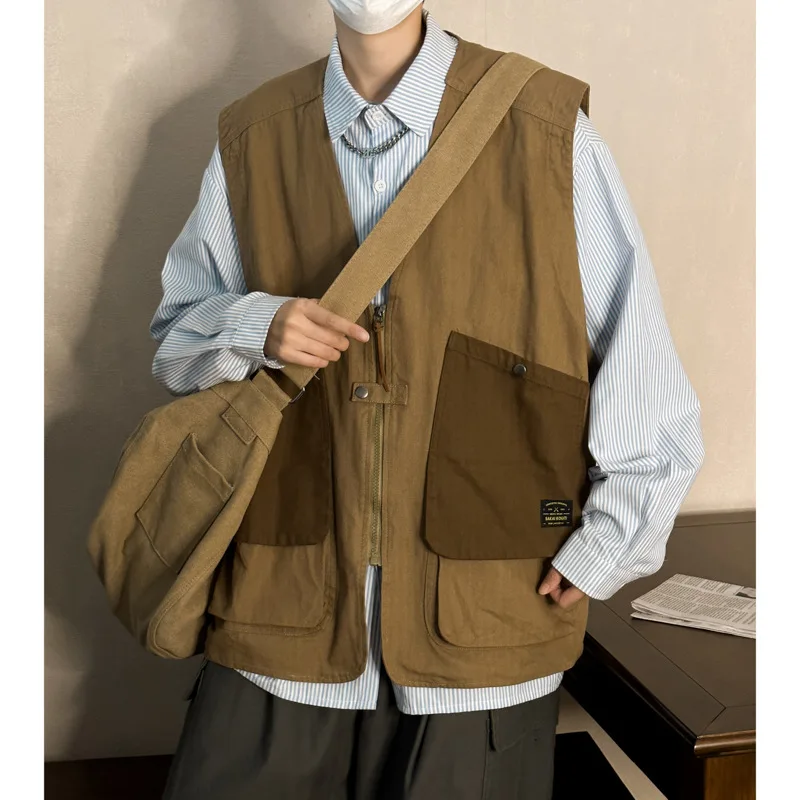 

Japanese Tooling Vest Men's Clothing Spring Retro Big Pocket Loose Coat Hong Kong Style Casual Sleeveless V-neck Cardigan 2025