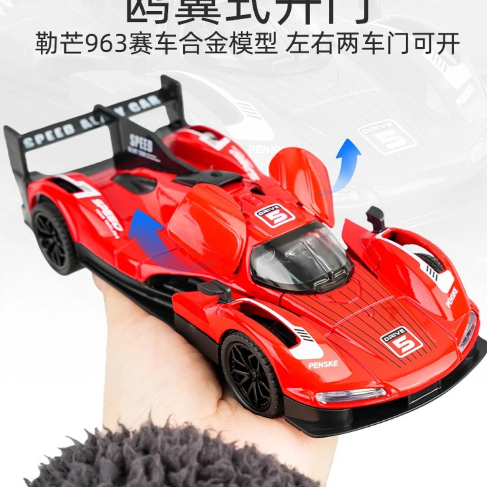 Model sportowego samochodu ze stopu 963 w skali 1:32 z mechanizmem pull-back, dźwiękiem, światłem i dekoracyjnym okienkiem, dla kolekcjonerów i fanów sportowych samochodów.
