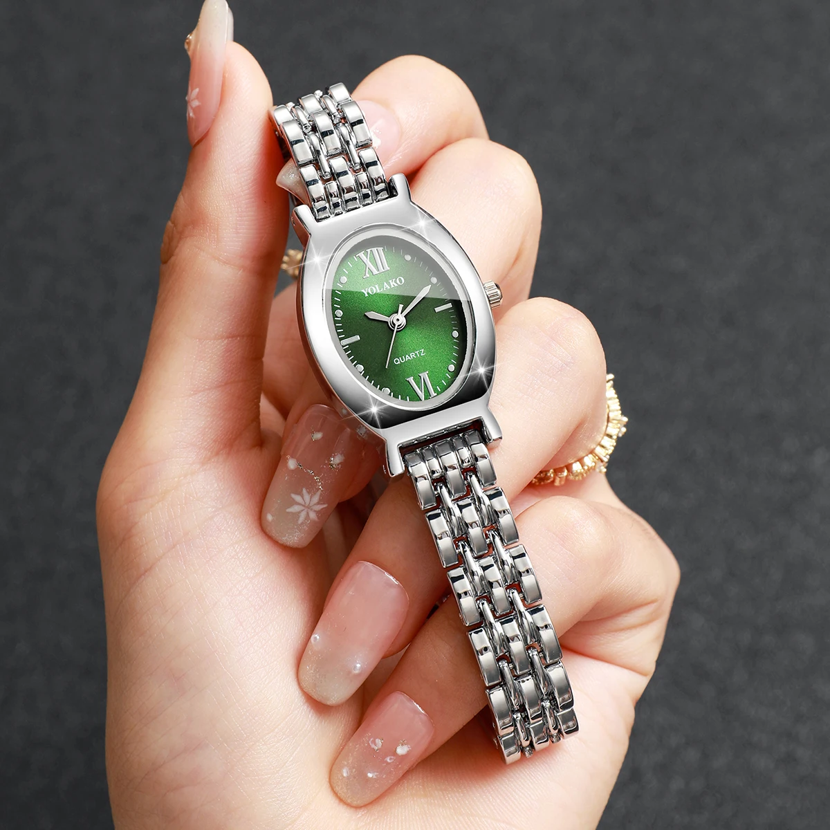 Elegant Green Oval Dial Women Quartz Watch Ultra-thin Bracelet Strap Ladies Wristwatch Clock Gift Relogio Feminino（Without Box）