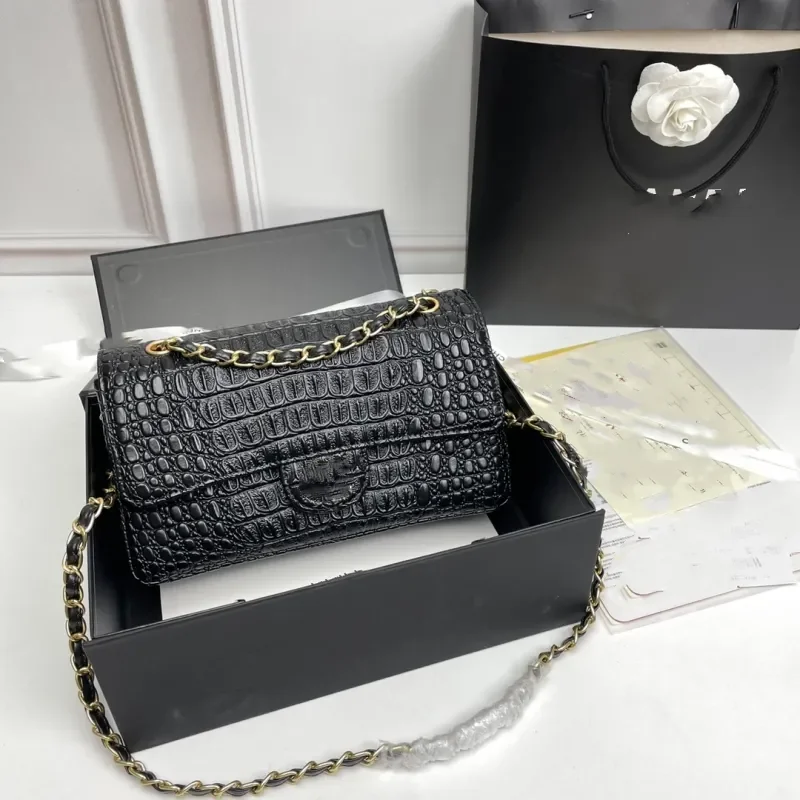 

Клетчатые кошельки с объемной застежкой в виде двойной буквы и крокодиловым узором, женские сумки