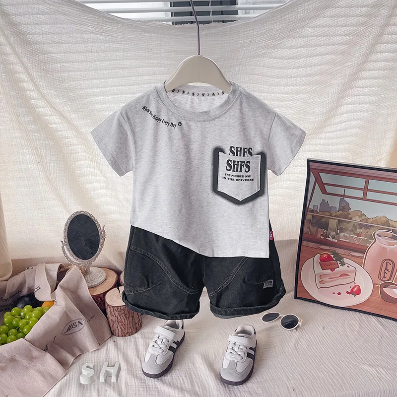 ملابس أطفال أولادي 2026 ملابس صيفية غير رسمية مطبوعة بجيب رقعة وأكمام قصيرة تي شيرت علوي وسراويل قصيرة ملابس أطفال من قطعتين