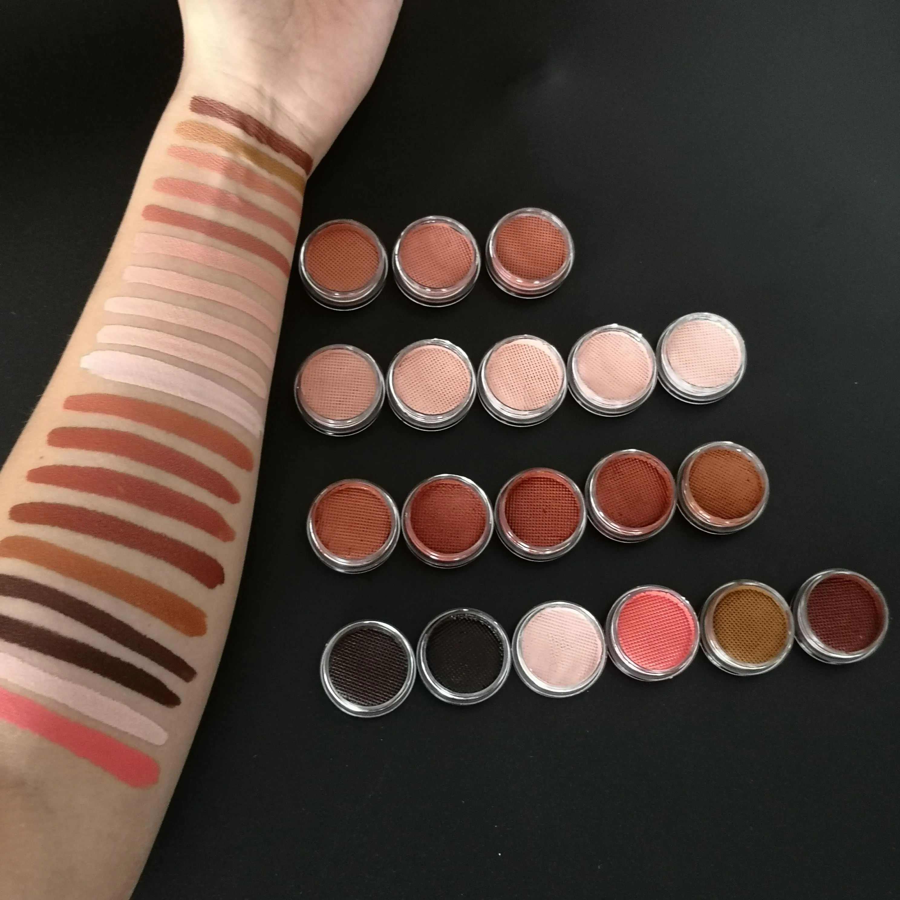 Privé label watergeactiveerde eyeliner gezichtsverf lichaamsverf matte bruine kleur cake liner gezichtsverf