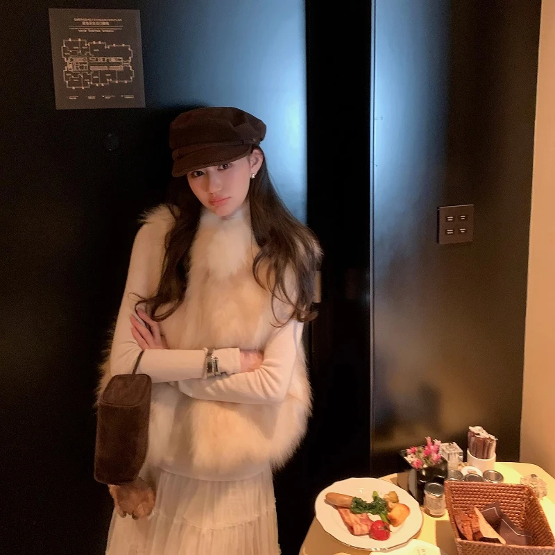 YOLANFAIRY معطف فرو الراكون الطبيعي للنساء موضة الشتاء الشباب نحيل بلا أكمام صدرية قصيرة حقيقية كاملة الراكون 2025