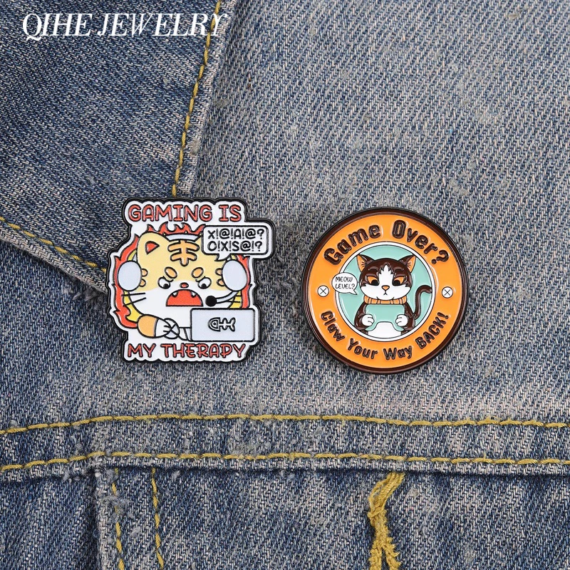 Gaming ist meine Therapie: Tiger-Emaille-Pin – Game Over: Greif dich zurück! Lustige Gaming-Katzen-Brosche, Reversnadel, Schmuckgeschenk für E-Sport-Fans