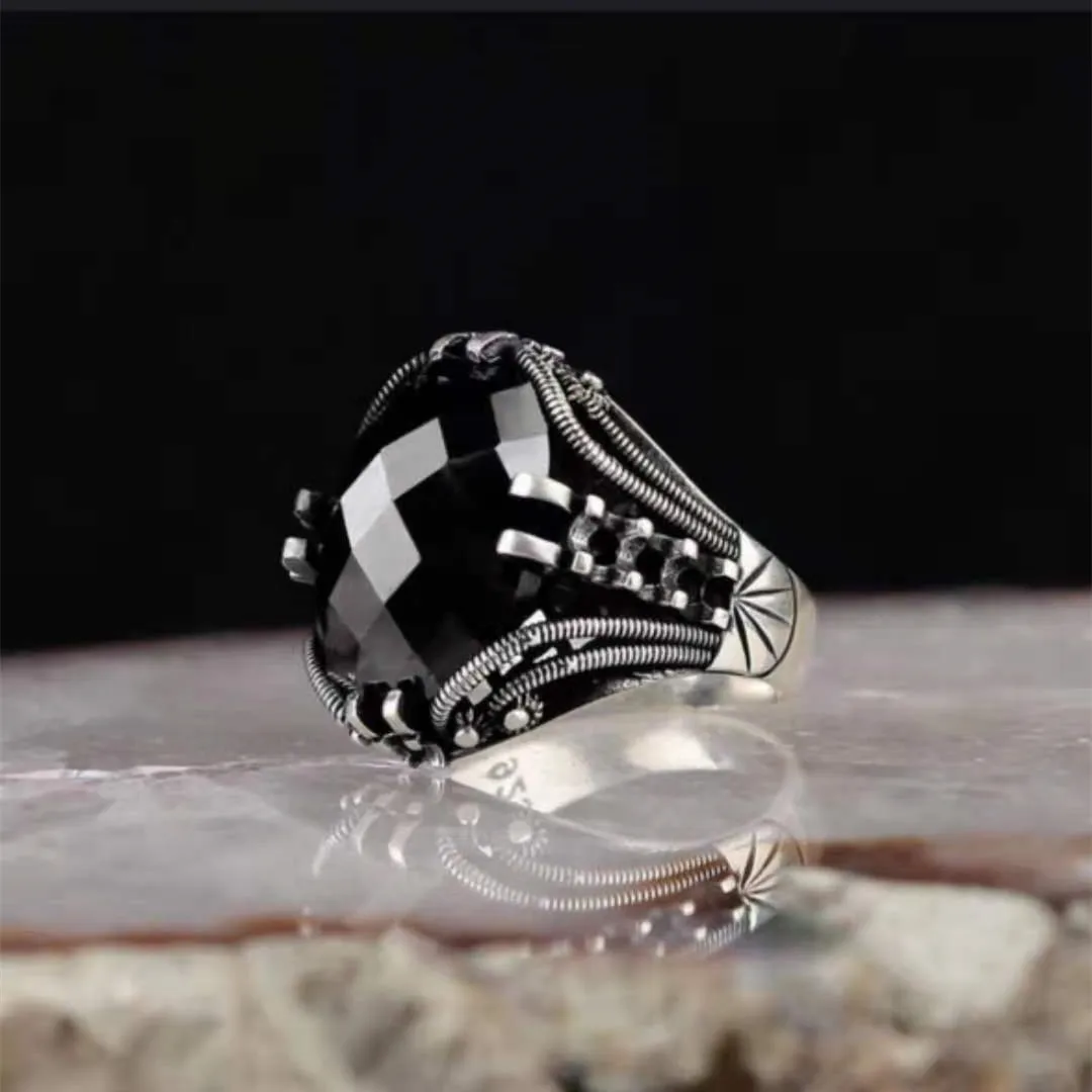 Punkboy Retro Style Men\'s Ring Craved Pattern Black Egg-shaped Crystal Silver Color Ring for Male Party Jewelry Size 6-13