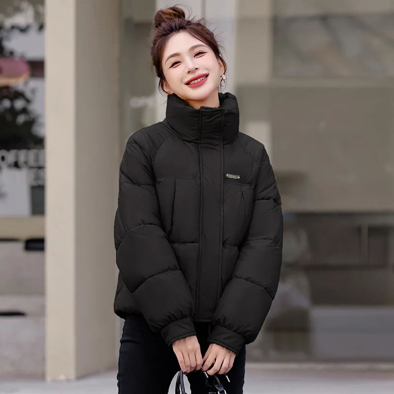 2025ฤดูหนาวThickenขนมปังเสื้อผ้านักเรียนสั้นParkas Stand-Up Collarเสื้อแจ็คเก็ตผ้าฝ้ายผู้หญิงStreetwearเสื้อหลวม