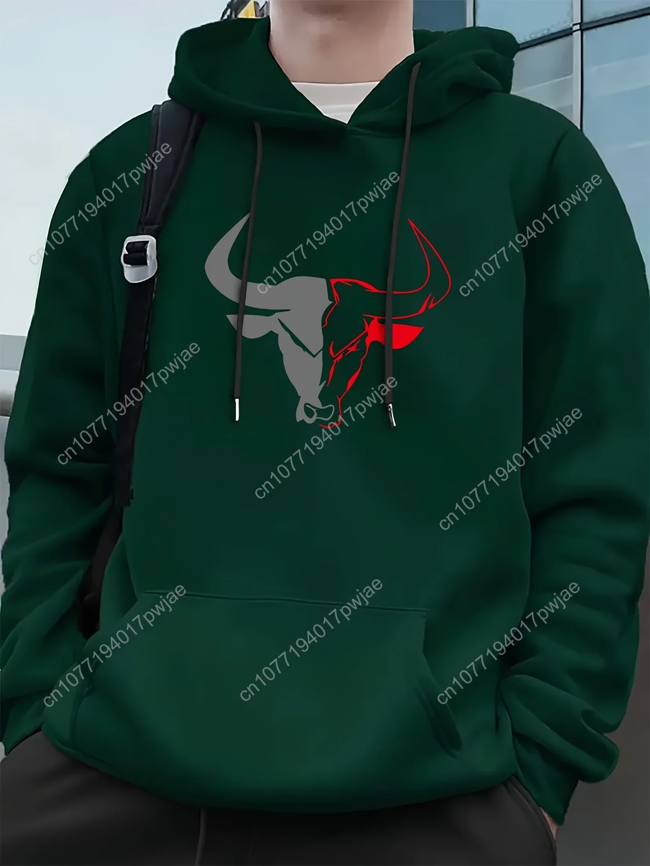 Męska bluza z kapturem, podszyta polarem, z nadrukiem bydła - swobodny krój, styl uliczny, możliwość prania w pralce - idealna na jesień/zimę, oversize