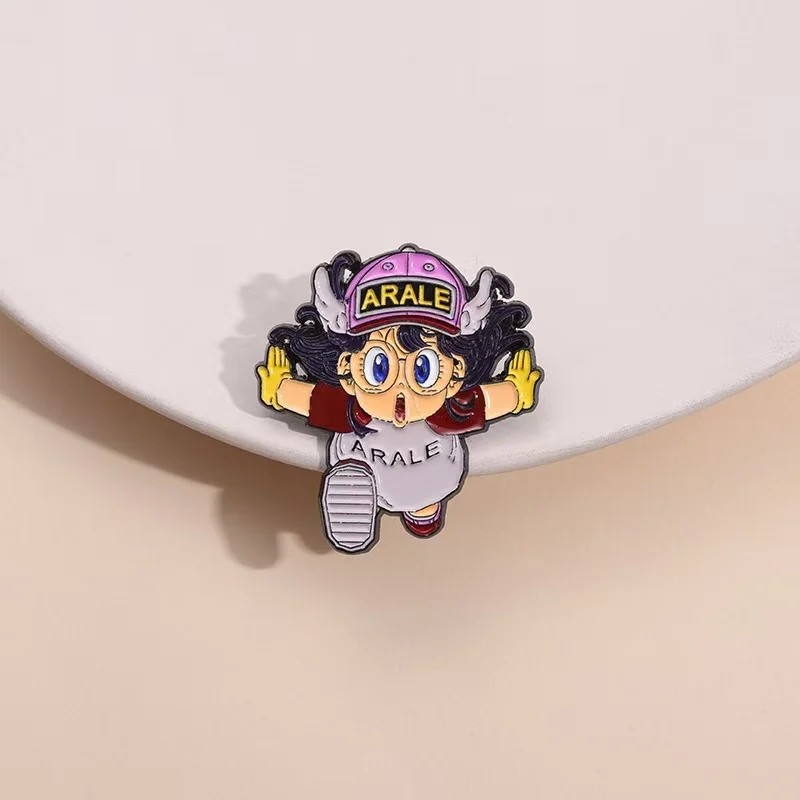 Cartoon Dr. Slump Arale Distintivo Spilla Spilli Anime Piccola Ragazza Android Arale Forma Smaltata Pin Carino Cosplay Regalo Zaino Accessorio