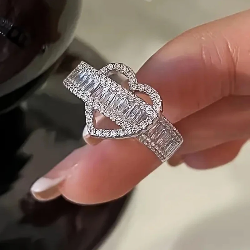 Huitan Luxury Heart Love Jewelry Ring Women Gorgeous Bridal Accessories with Brilliant Zirconia Delicate Wedding Band for Female