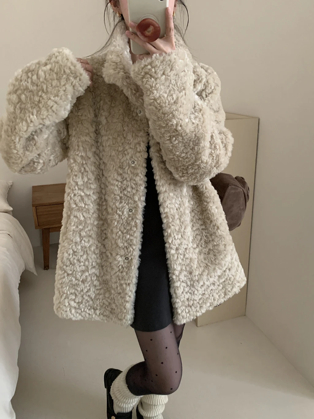 الفراء والجلد المتكامل 2025 الأكثر مبيعًا الجديد، نفس نمط معطف فرو صناعي بياقة واقفة من جلد الخراف للمنطقة الغنية للنساء