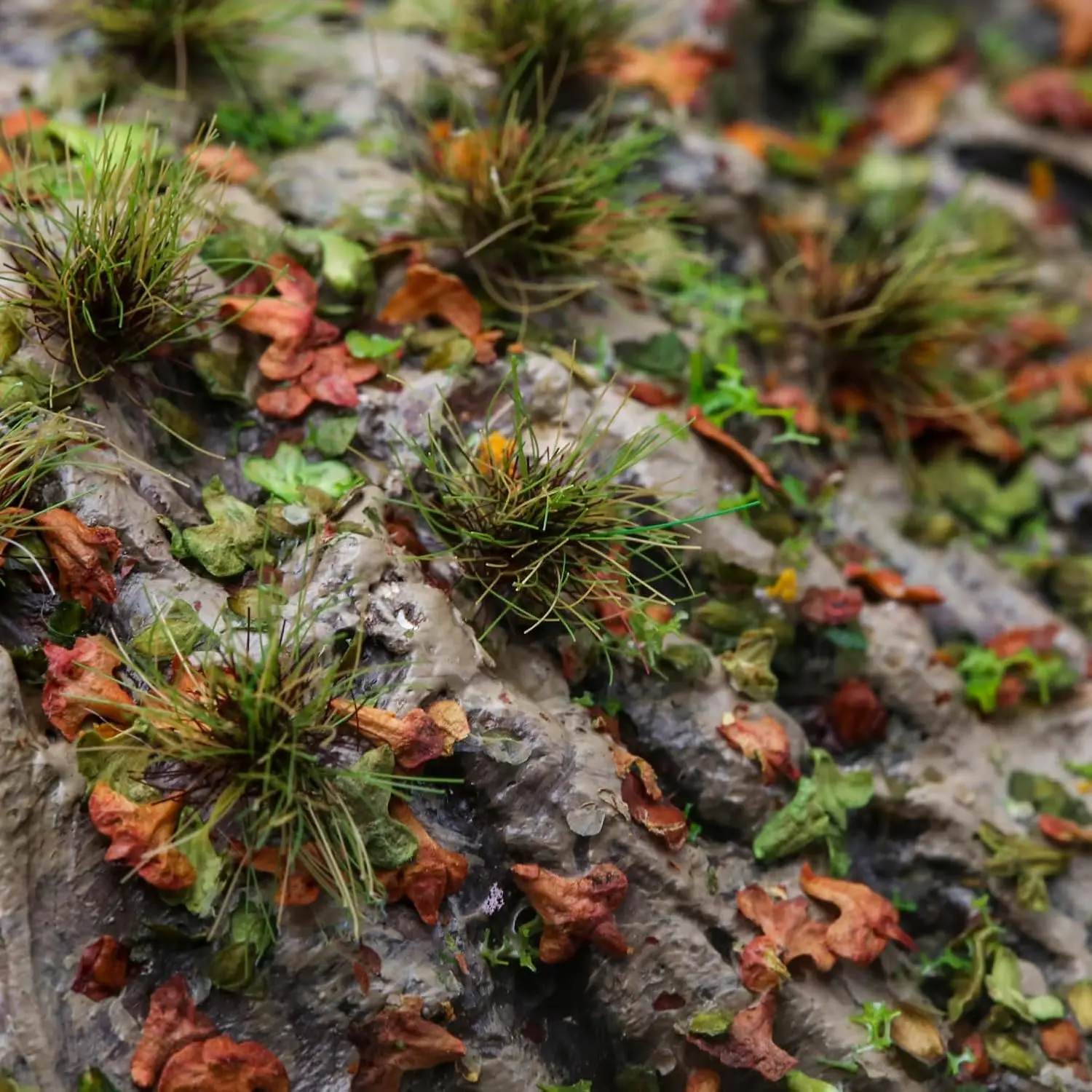 8 MILLIMETRI In Miniatura Erba Tuft Cluster Modello Scena Militare Ferrovia Treno Layout Architettura Materiali di Costruzione per Diorama 104 pz/scatola