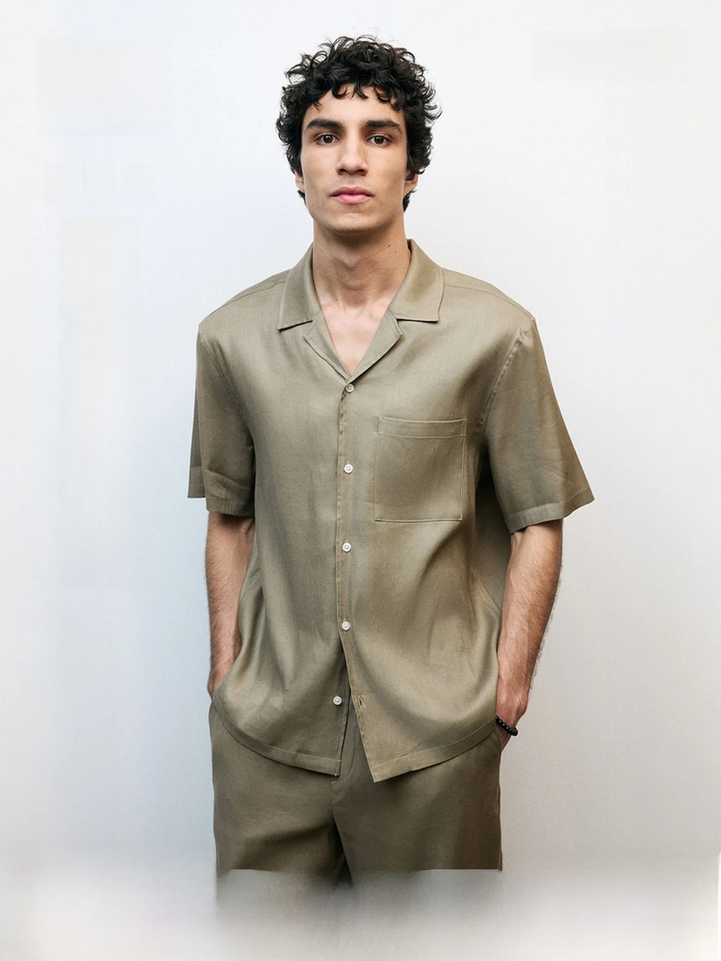 

H&M Men's Shirt Functional Series Linen Blend Short Sleeve Casual Standard Fit Pocket Detail Spring 2026 Regular Length