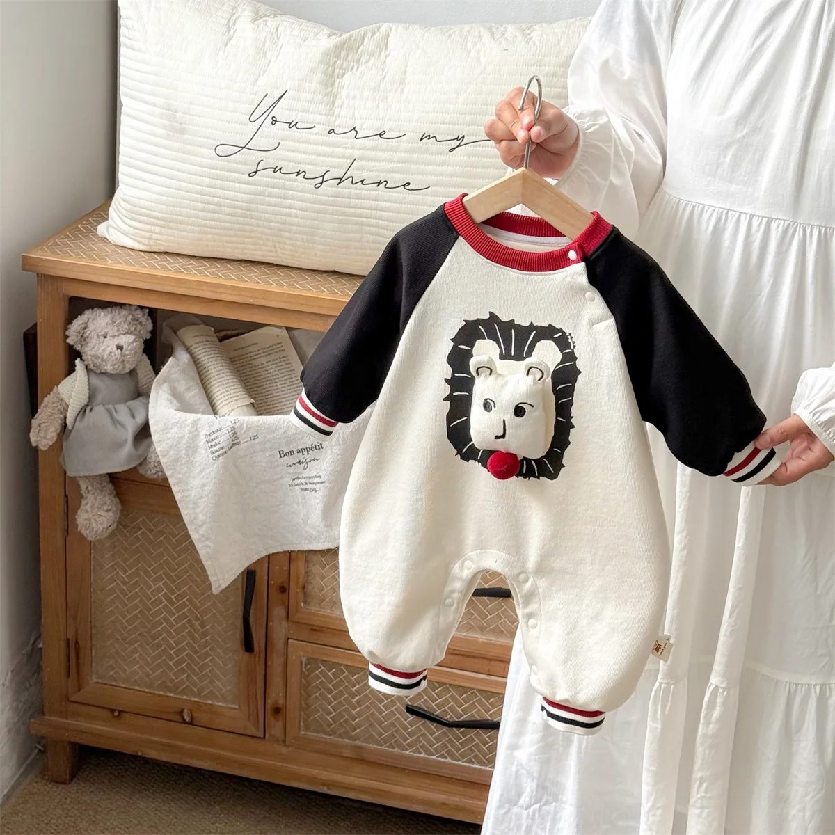 

2025 Autumn Kid Boys Rompers Cartoon Pattern Infant Baby Boys Jumpsuits Round Neck Spliced Long Sleeve Newborn Boy Bodysuit