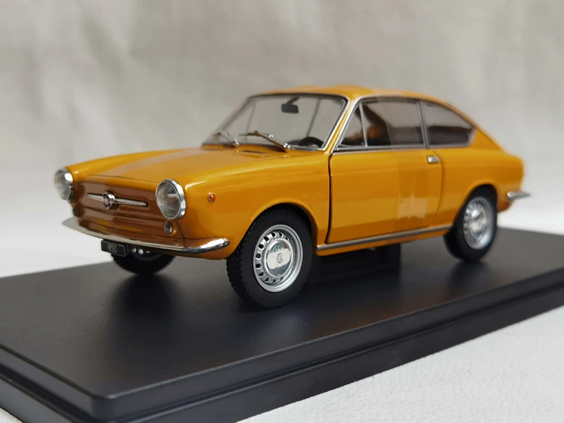 Diecast 1:24 Scale FIAT 850 Coupe Car Alloy Simulation Car Model Toy Collectible Ornaments