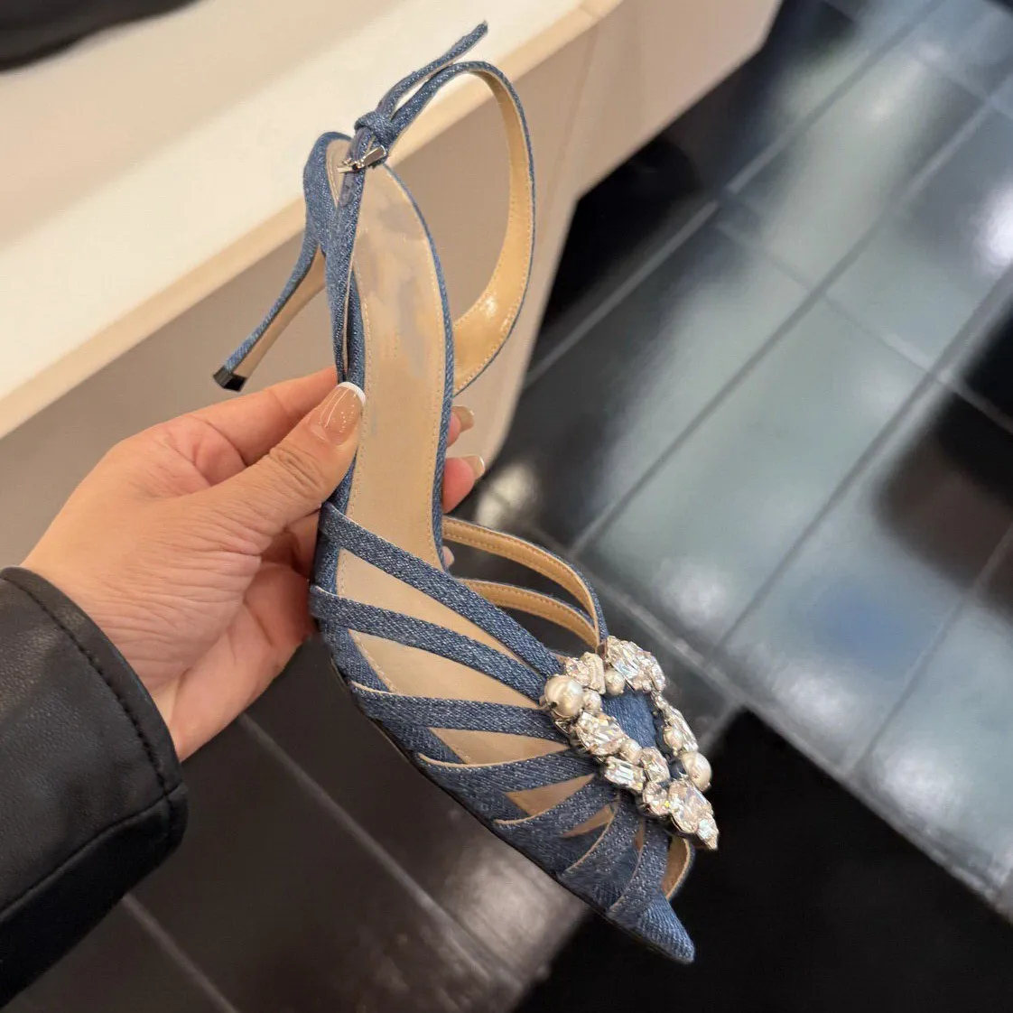 Summer new pointed pearl rhinestone buckle fine strap sandals, versatile party dress, denim slim heel high-heeled women's shoes view 3