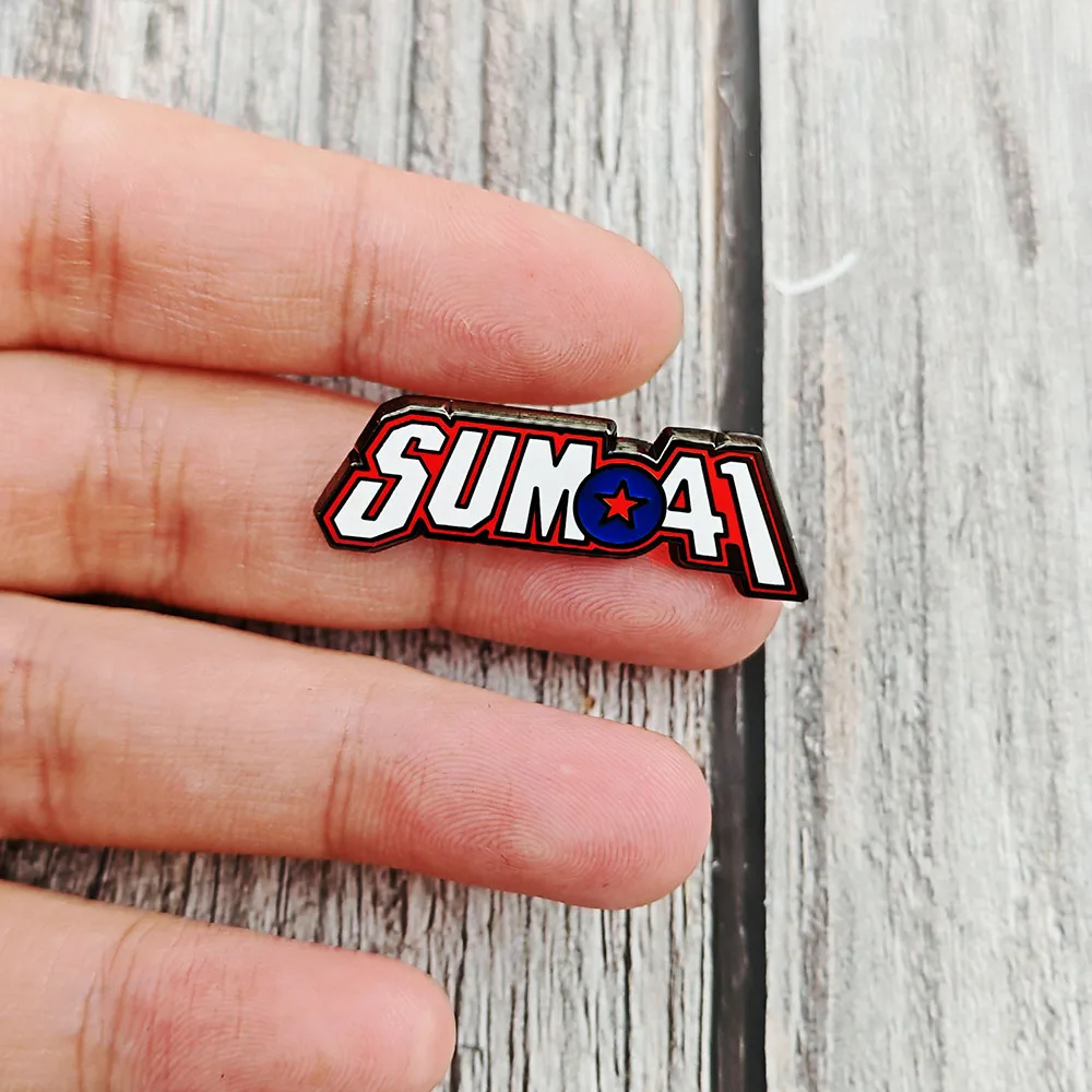 Sum 41 Band-Logo-Brosche, Punk-Rock-Abzeichen, kanadische klassische Musik-Accessoire, Emaille-Anstecker, Band-Fan-Kollektion, Taschen-Dekoration, Geschenk – Detail 6