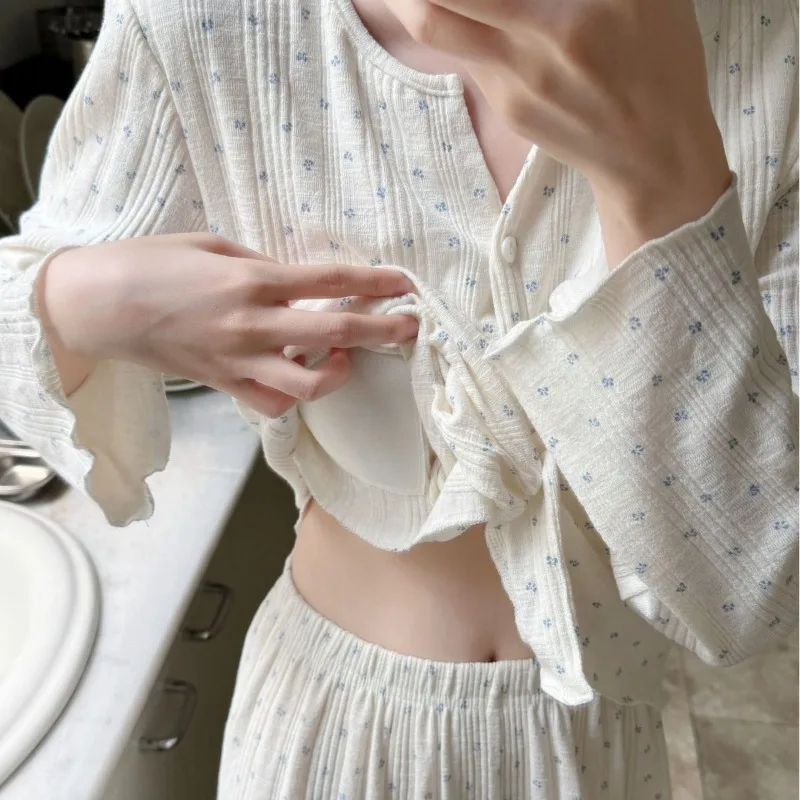 2025 nuevo estilo de las mujeres de otoño e invierno pantalones de manga larga con almohadillas para el pecho elástico dulce Floral suelto grueso conjunto de ropa de casa