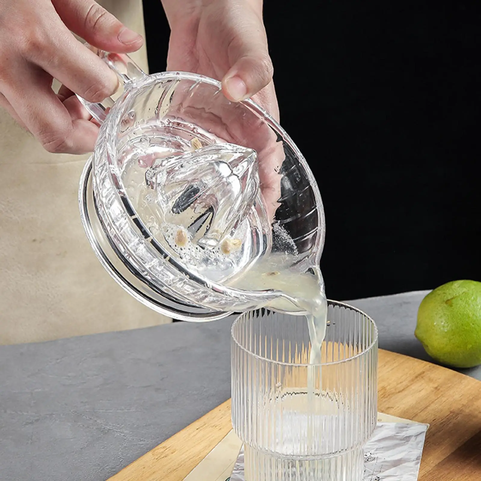 Manual Glass Citrus Squeezer Portable Fruit Juicer with Pouring Spout for Kitchen Bar Drink