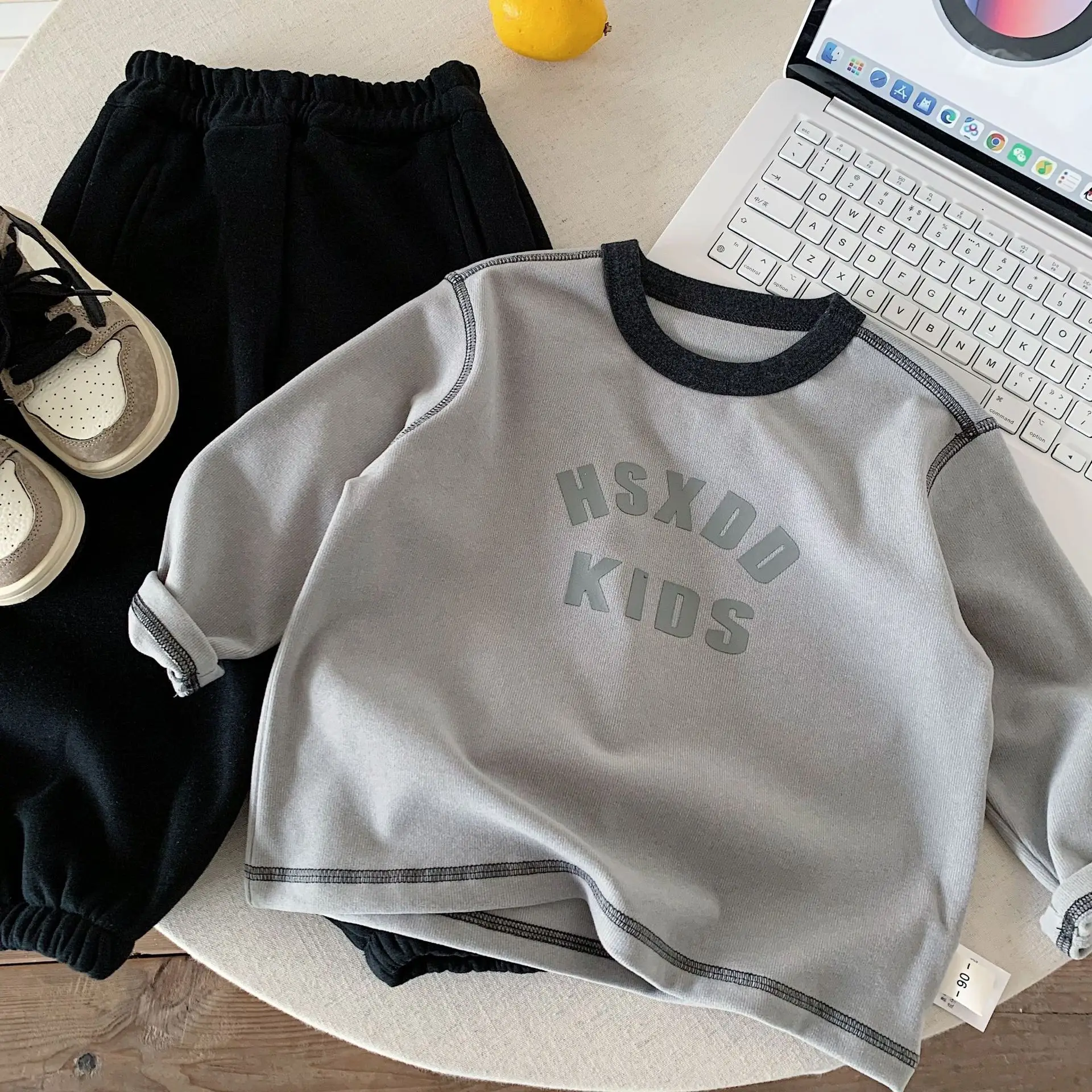 Boys Undershirt 2026 Winter New Trendy Letter Spliced Thermal Top Warm Baby Kids Stylish Inner Wear