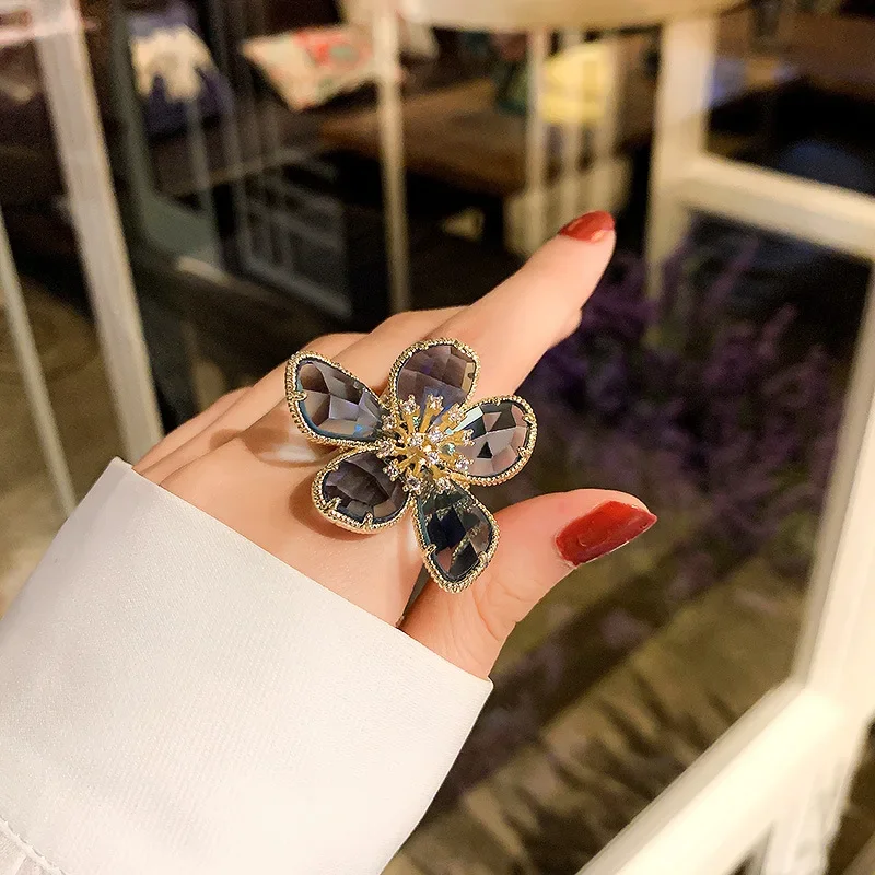 Oversized Geometric Exaggerated Crystal Flower Ring Adjustable Fashion Bohemian Noble Women's Ring Cocktail Party Jewelry Gifts