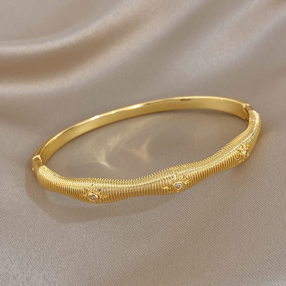 

Freetry Trendy Stripe Geometric Copper Bangle for Women Rhinestone Inlaid Gold Plated Cuff Bracelet Party Jewelry Accessories