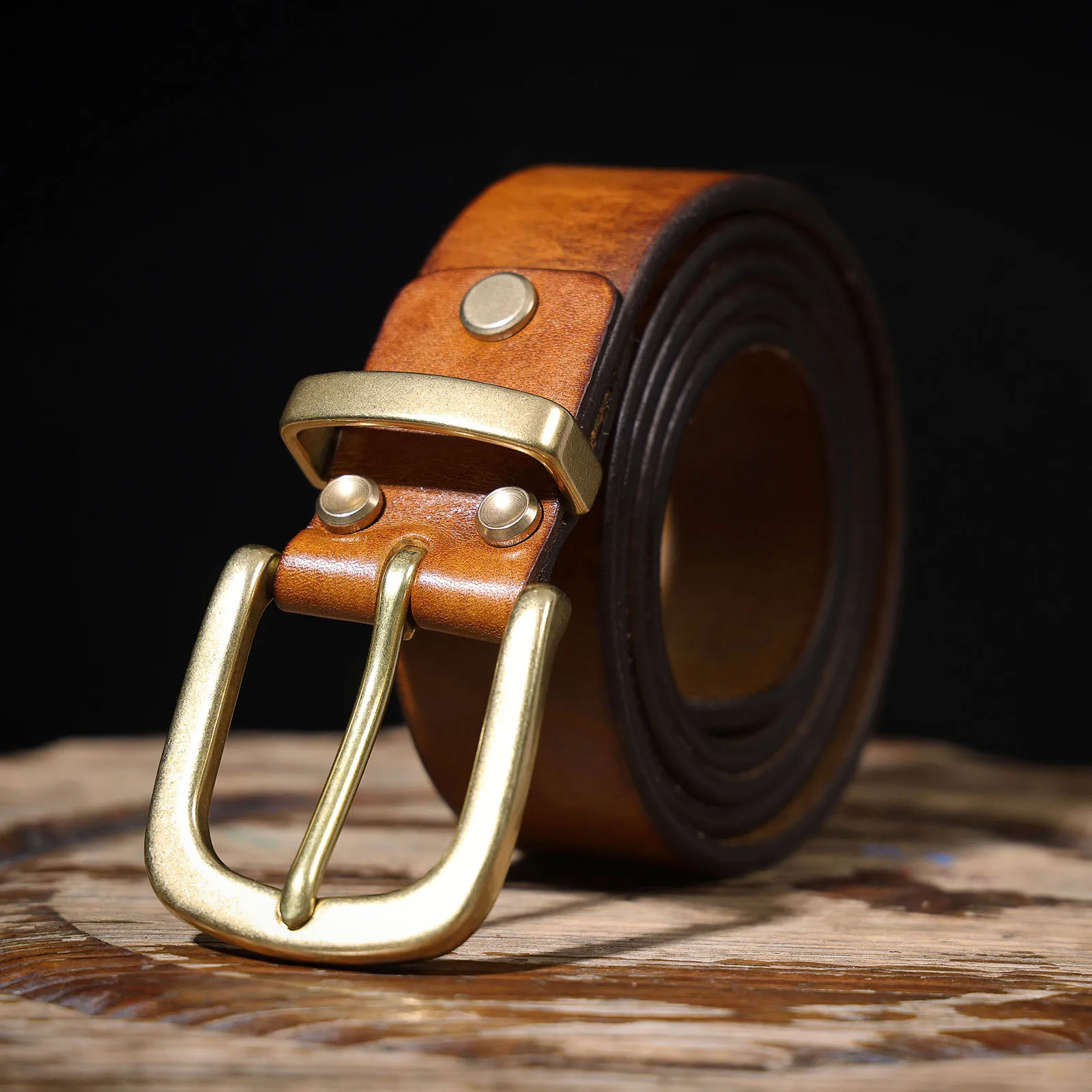S.WORKER Klassischer dicker Herrengürtel aus echtem Leder, Messing-Dornschließe, vollnarbiges Rindsleder, Vintage-Freizeitgürtel für Jeans, mit Geschenkbox – Detail 16