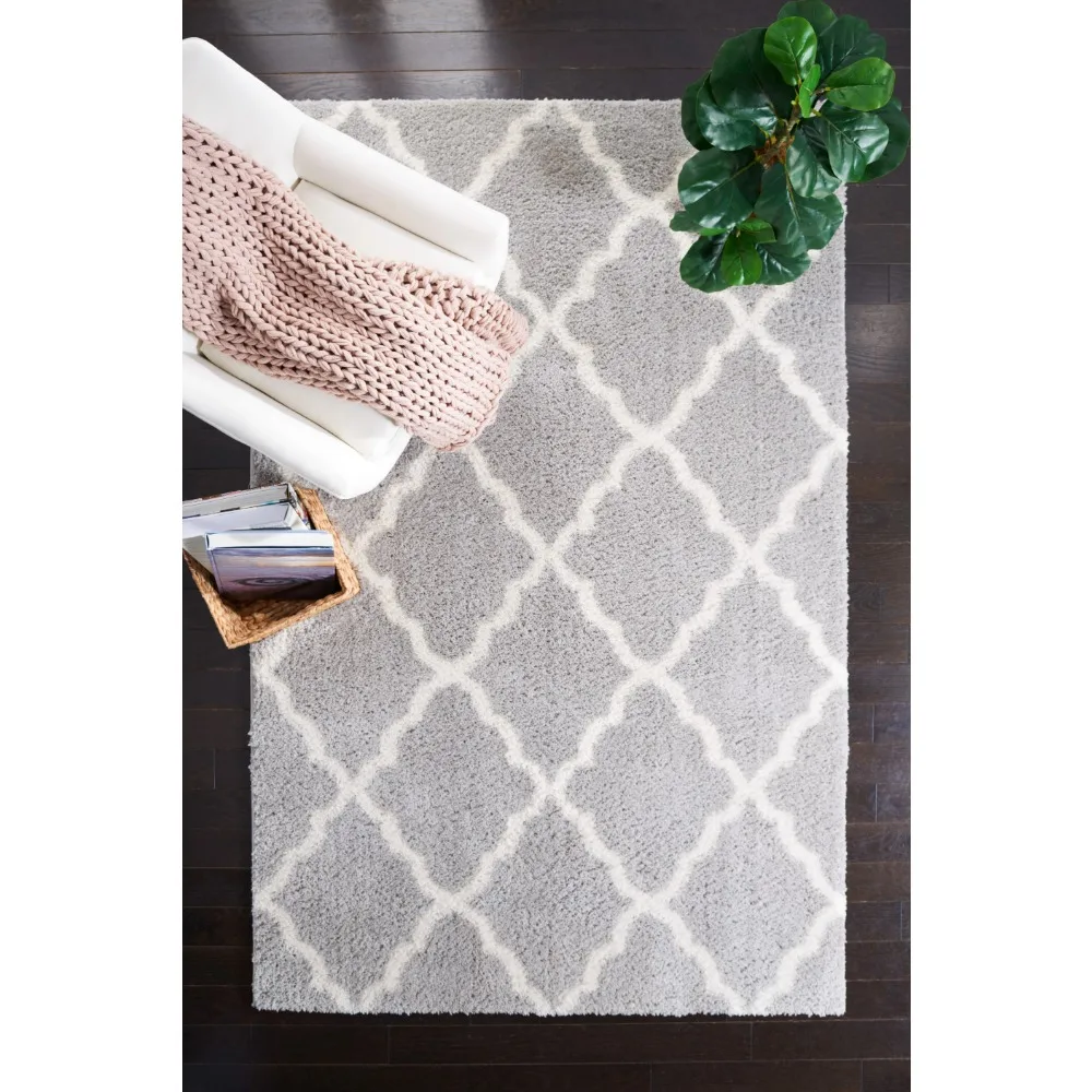 5' x 7' Gray/Ivory Plush Trellis Shag Area Rug