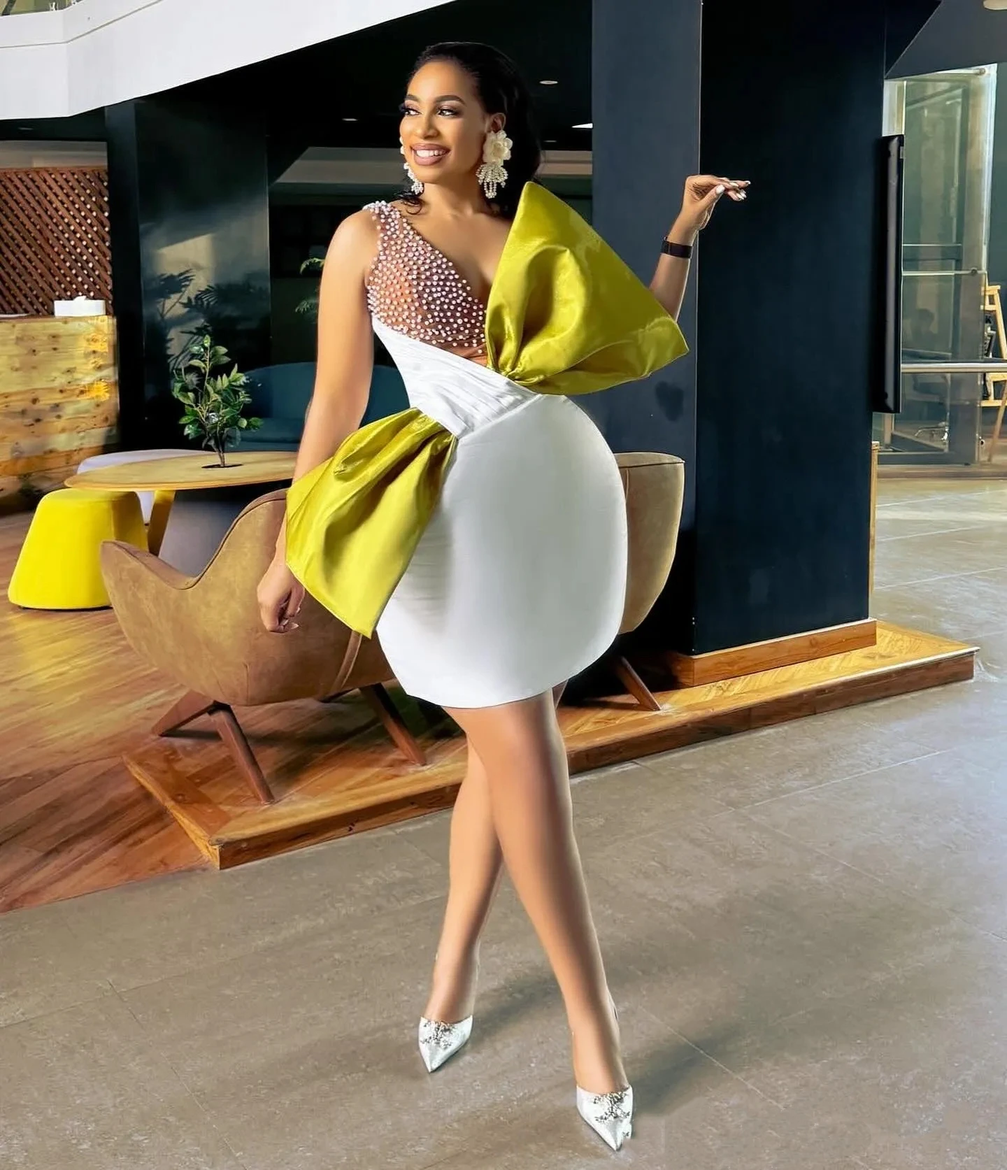 

Customized Mini Short Aso Ebi Women's Pearl Cocktail Dress V-neck Sexy Tight Style Graduation Back to School Party Evening Dress