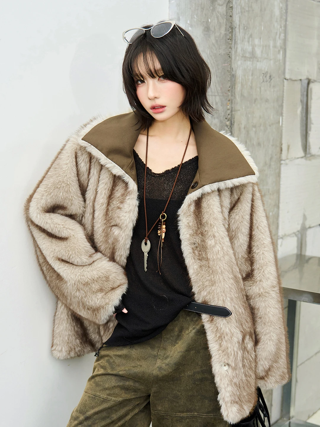 

Women's Double-Sided Wear Faux Fur Coat Collar Flip Winter Warmth Straight Hemline Long Sve Zipper Closure Pure Color