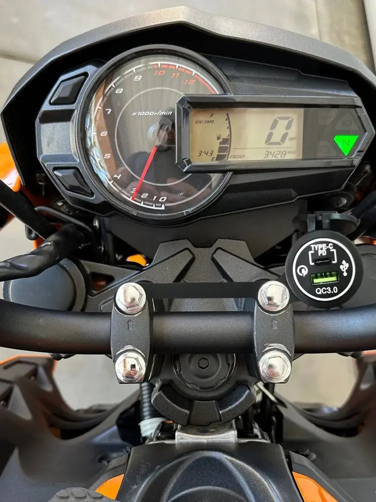 Dual USB Kit Porta Carregador Rápido, Fit para Kawasaki Z125 PRO 2017-2024