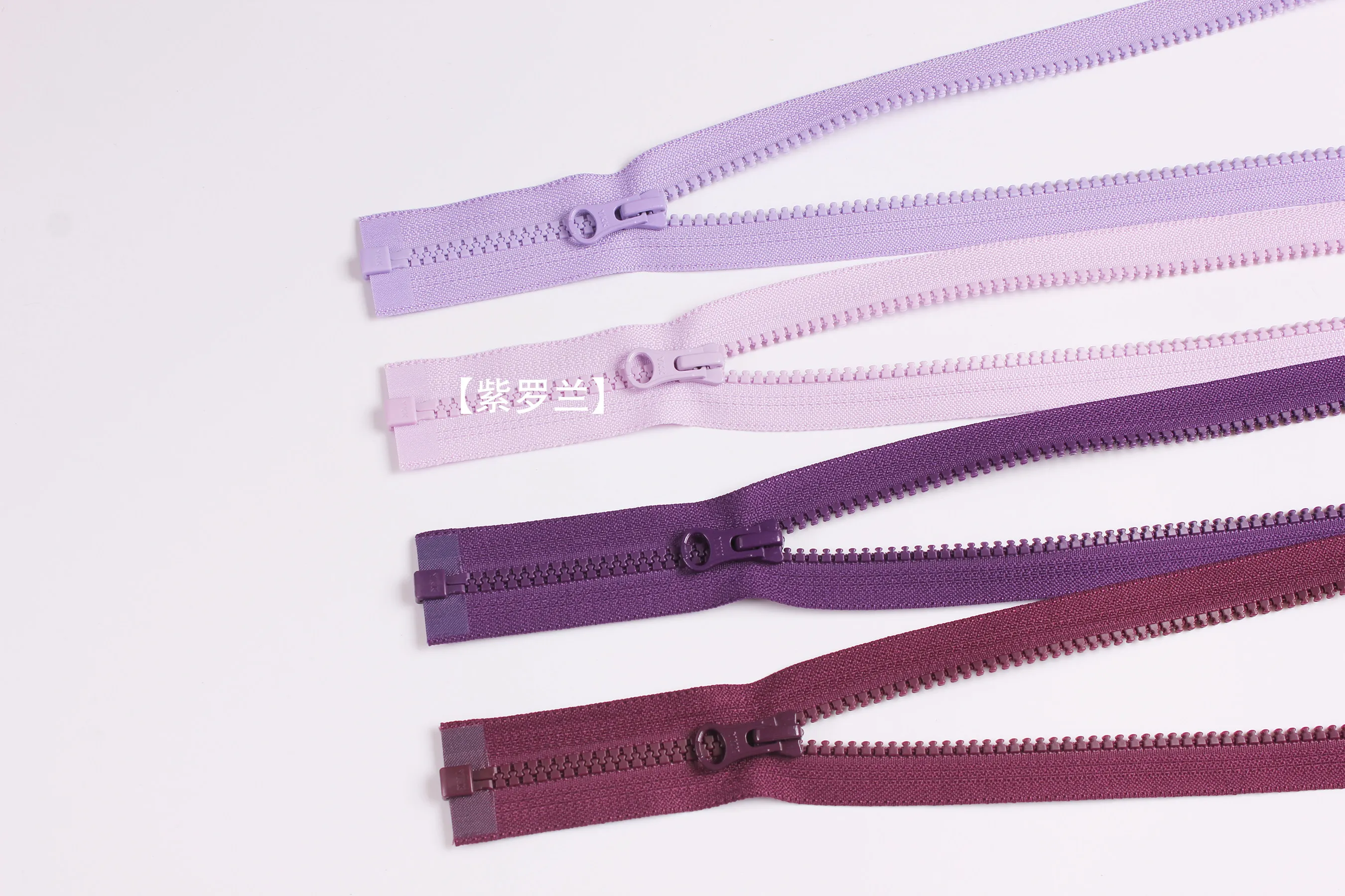 YKK-Reißverschluss Nr. 5 Harz-Gummi-Zahnöffnung, Reißverschluss am Schaf, dicke Schuljacke, Daunenbaumwolle, Echt – Detail 16