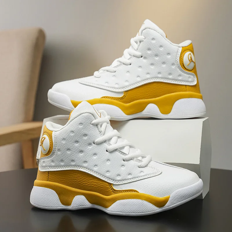 

A pair of children's four-season leather high-top basketball shoes, wear-resistant basketball shoes, sizes 31-40，CF-526