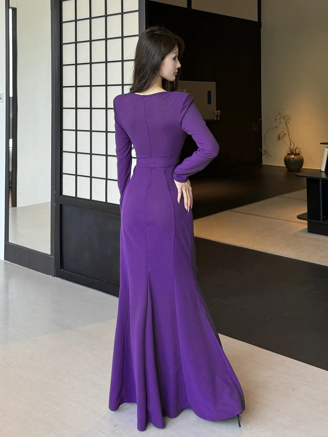 Elegancka Sukienka Wieczorowa w Stylu Retro z Dekoltem w Serek, Fioletowa, z Długim Rękawem, z Paskiem, Rozcięciem z Boku, Krój Syreny, Luksusowa Sukienka na Wiosnę, na Imprezę, Bal Maturalny