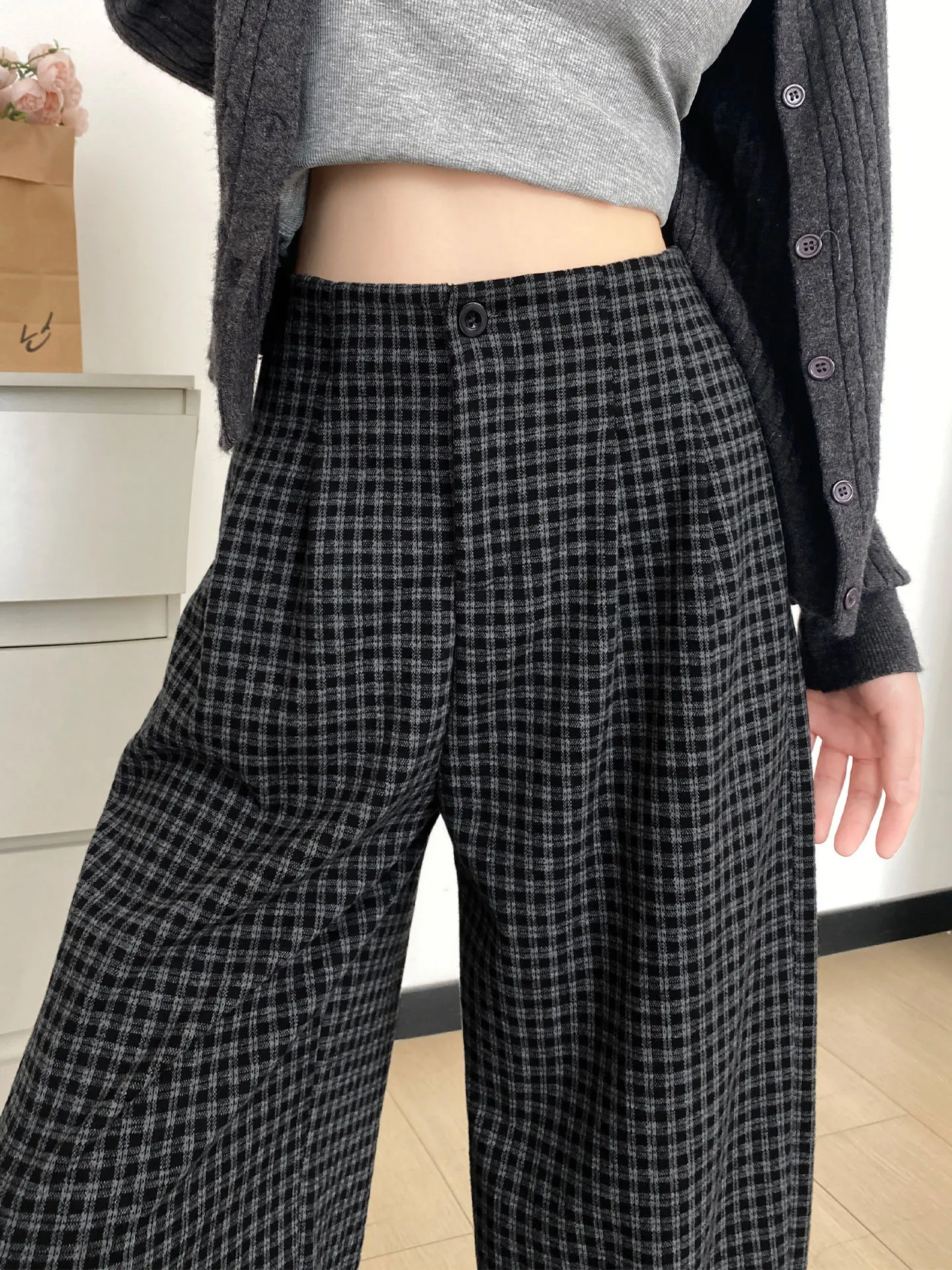 بنطال ذو قصة أرجل واسعة مخملية للنساء للخريف ضيقة للمسنين على الطراز الفرنسي للترفيه الحضري وبطانة مضادة للبرودة للتحكم في البطن شيفون منقوش