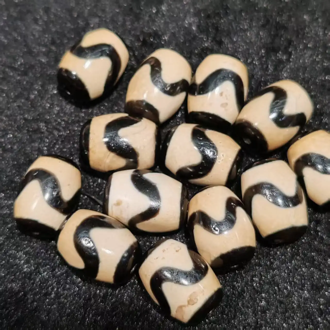 100 pcs Tibetan Tooth Yellow Invisible Inscription God of Wealth Agate Tianzhu Necklace Pendant Bracelet DIY Accessories Dzi