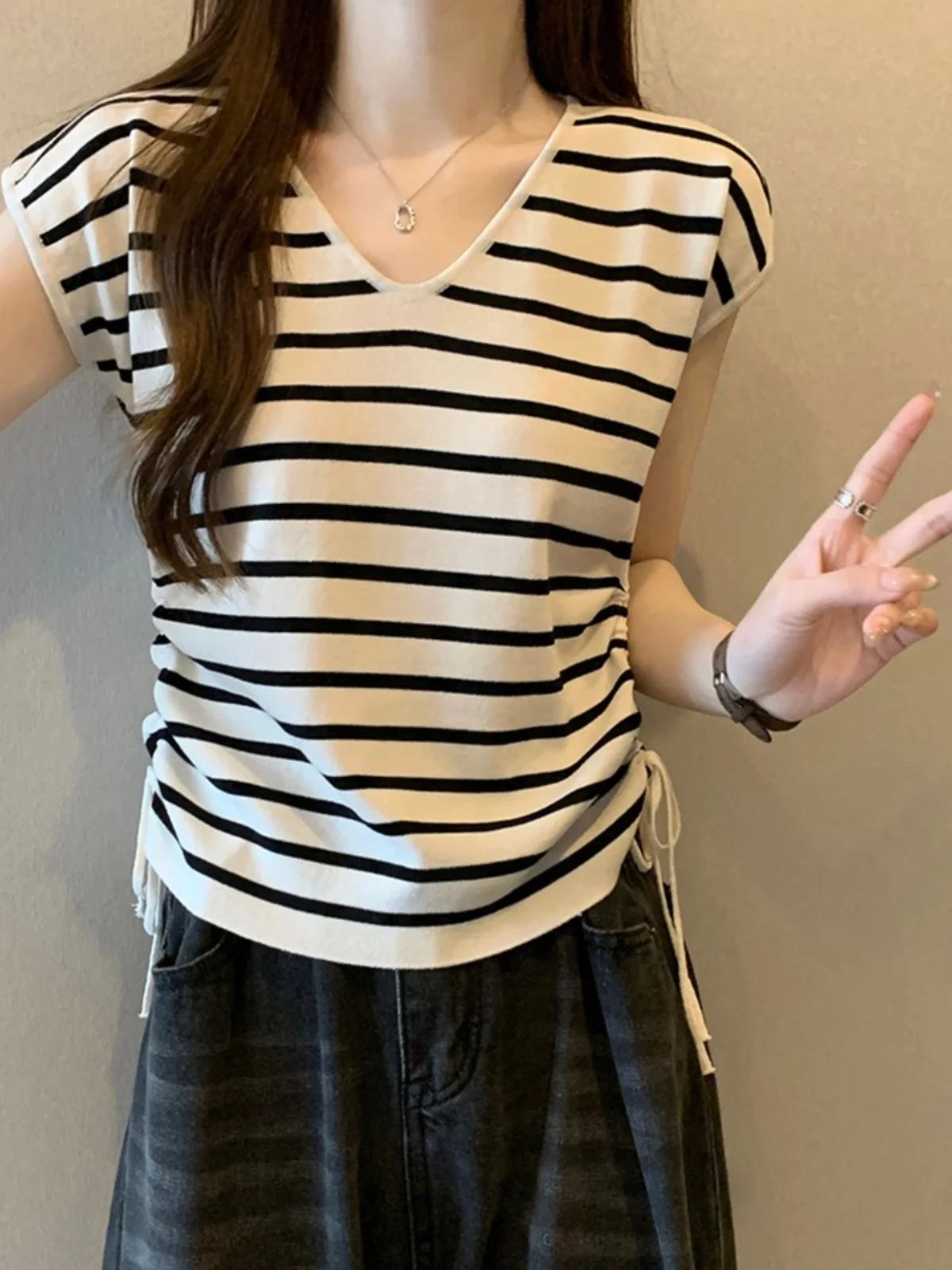 Ice Silk Knitted Short Sleeve Striped Shoulder T-Shirt Women's New Summer Small Size V-Neck No Sleeve Top Cute Japanese Style