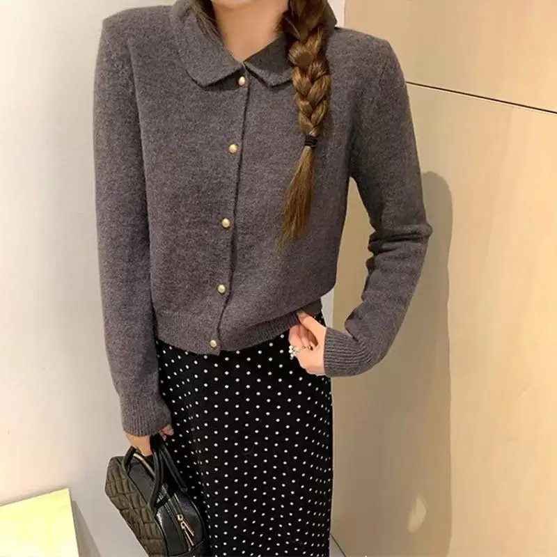 เสื้อสเวตเตอร์ถักแบบมีกระดุมสำหรับผู้หญิง สไตล์เกาหลี แขนยาว คอปก แบบเรียบง่าย นุ่ม สบาย เหมาะสำหรับฤดูใบไม้ร่วงและฤดูหนาว